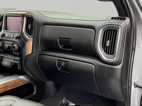 Used 2021 Chevrolet Silverado 1500 High Country w/ Technology Package AWD/4WD image 17