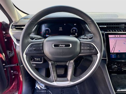 Used 2023 Jeep Grand Cherokee Limited image 13