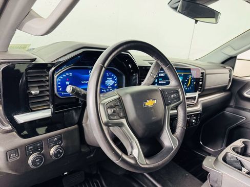 Used 2023 Chevrolet Silverado 1500 LT w/ Z71 Off-Road Package AWD/4WD image 7