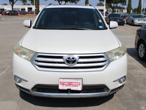 Used 2012 Toyota Highlander Limited w/ Tow Pkg FWD image 3