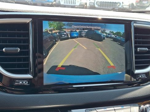 Used 2023 Chrysler Pacifica Touring-L FWD image 18