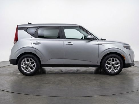 Used 2025 Kia Soul LX w/ LX Technology Package image 11