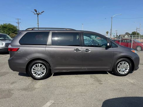 Used 2015 Toyota Sienna XLE image 8