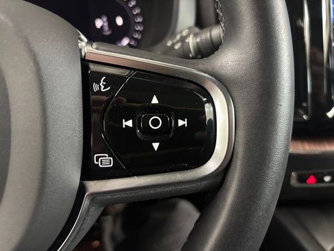 Certified 2023 Volvo XC60 B5 Plus w/ Protection Package Premier AWD/4WD image 27