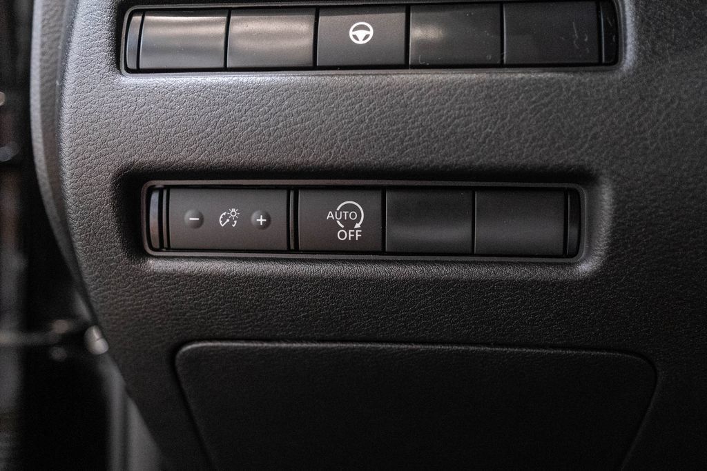 Used 2023 Nissan Rogue SV FWD image 22