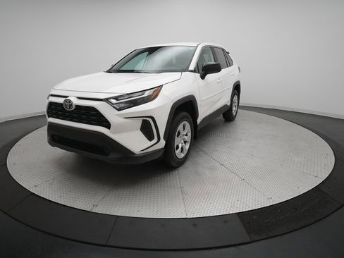 Used 2024 Toyota RAV4 LE image 31