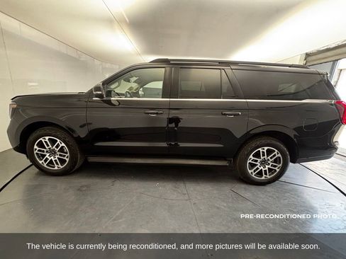 Used 2025 Ford Expedition Max Active AWD/4WD image 5