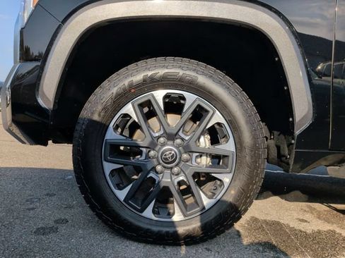 Used 2024 Toyota Tundra Limited AWD/4WD image 28