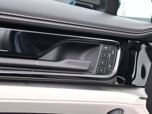 Certified 2025 Porsche Panamera image 14