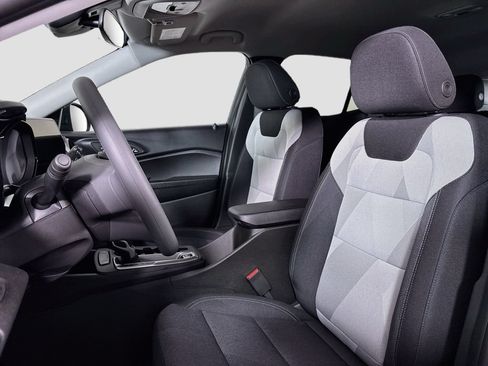 New 2026 Chevrolet Trax LS w/ LS Convenience Package FWD image 20