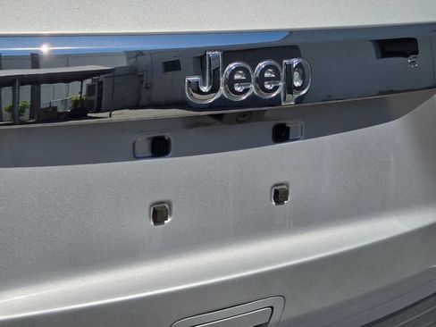 Used 2013 Jeep Grand Cherokee Laredo RWD image 9