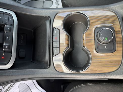 Certified 2023 GMC Acadia SLE image 19