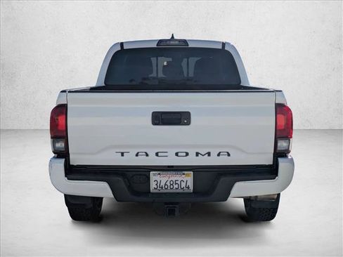 Used 2018 Toyota Tacoma TRD Sport image 6