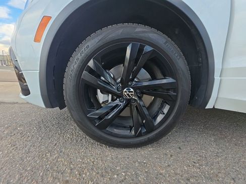 Certified 2024 Volkswagen Tiguan SE R-Line image 25