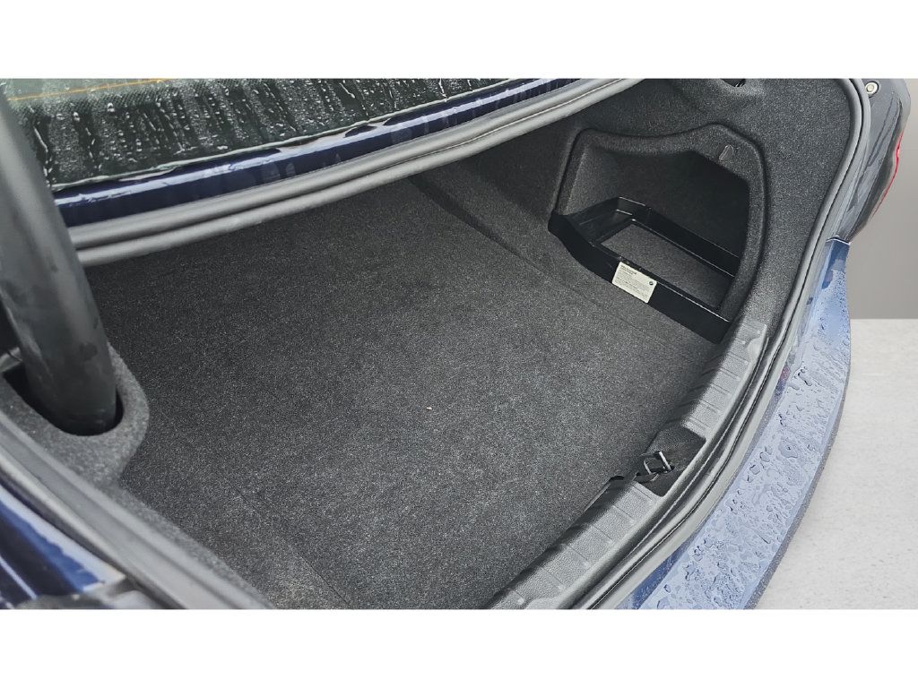 Used 2017 BMW 320i xDrive Sedan AWD/4WD image 9