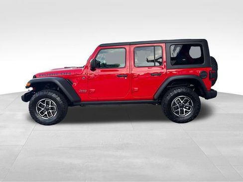 Used 2025 Jeep Wrangler Unlimited Rubicon w/ Convenience Group AWD/4WD image 2