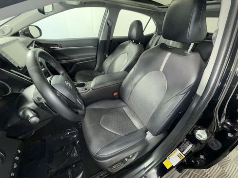 Used 2022 Toyota Camry XSE w/ Navigation Package FWD image 13