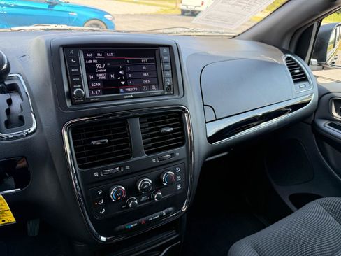 Used 2020 Dodge Grand Caravan SE FWD image 36