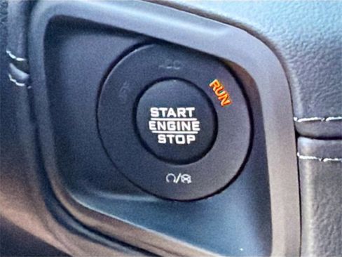 Used 2025 Jeep Wrangler Rubicon image 32