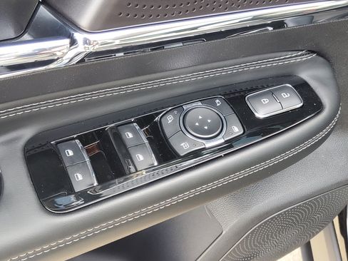 New 2026 Lincoln Corsair Premiere image 10