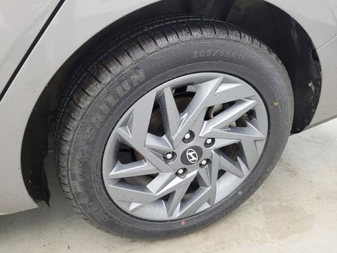 Used 2024 Hyundai Elantra SEL FWD image 31