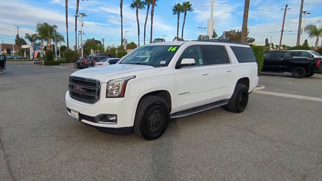 Used 2016 GMC Yukon XL SLE RWD image 4