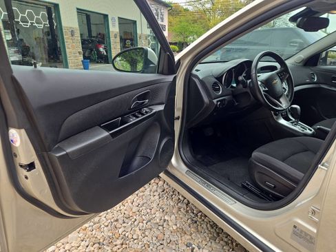 Used 2014 Chevrolet Cruze LT FWD image 15