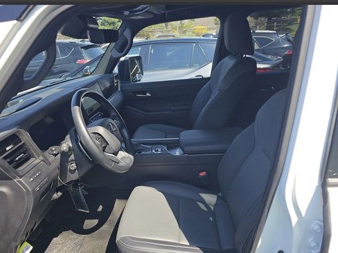 Used 2024 Lexus GX 550 w/ Cold Area Package image 4