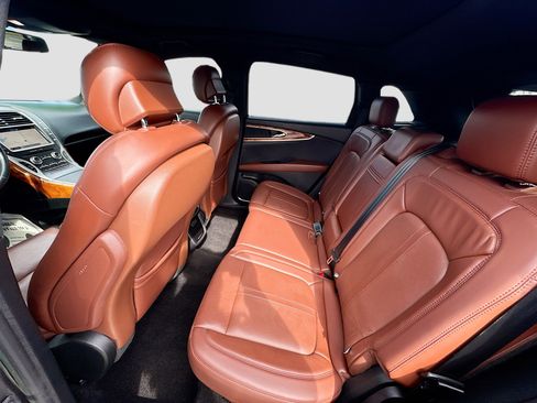 Used 2018 Lincoln MKX Reserve w/ Driver Assistance Package image 26