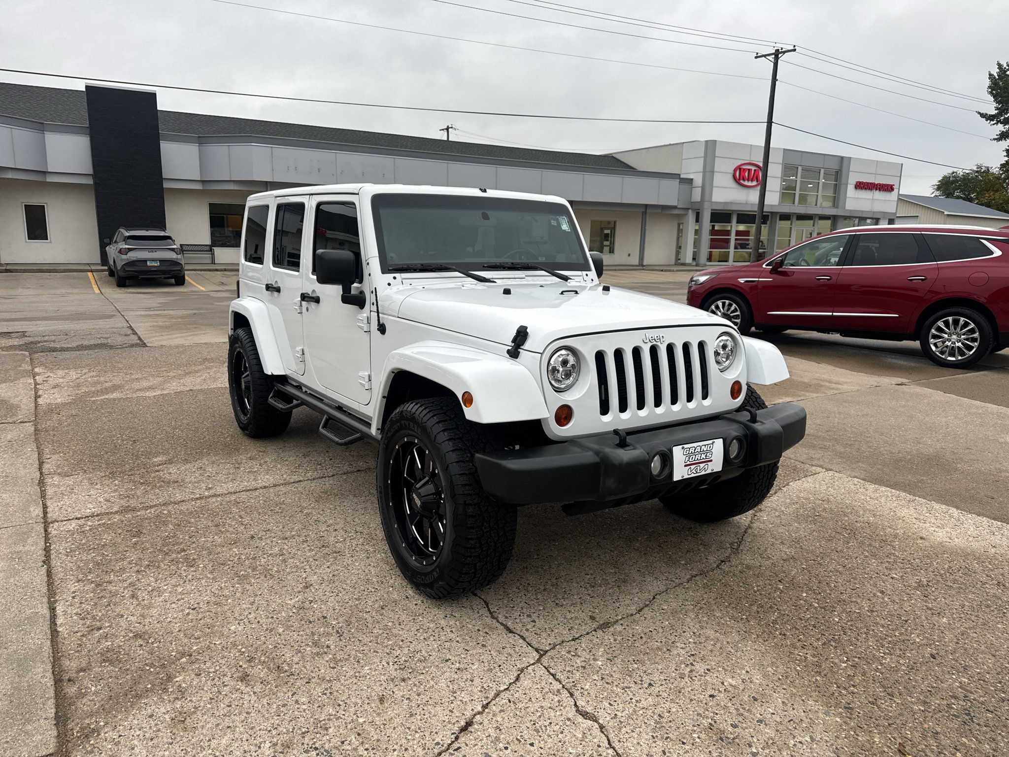 Used 2012 Jeep Wrangler Unlimited Sahara w/ Connectivity Group AWD/4WD image 4