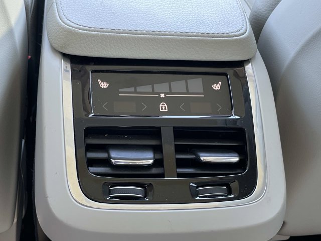Used 2020 Volvo XC90 T6 Momentum AWD/4WD image 17