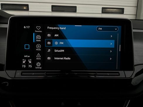 Used 2025 Volkswagen Atlas Cross Sport SE image 31