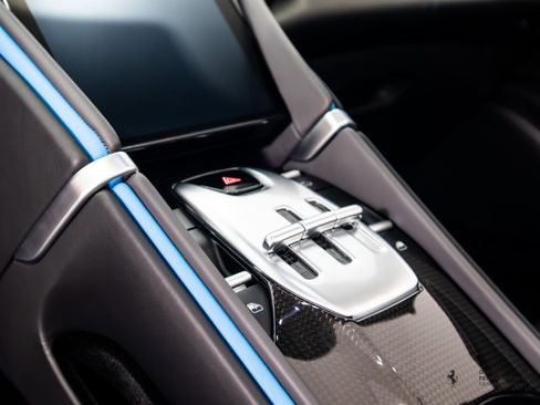 Used 2024 Ferrari Roma Spider RWD image 17
