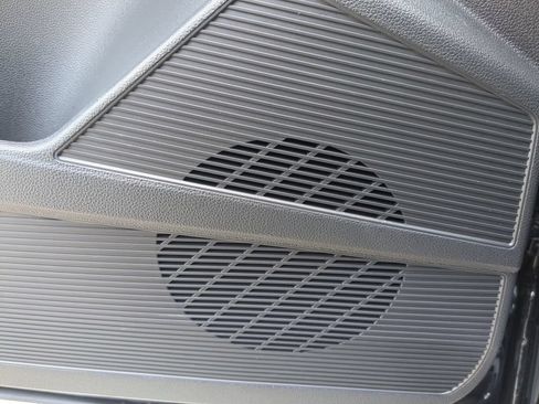 Certified 2023 Volkswagen Taos SE FWD image 18