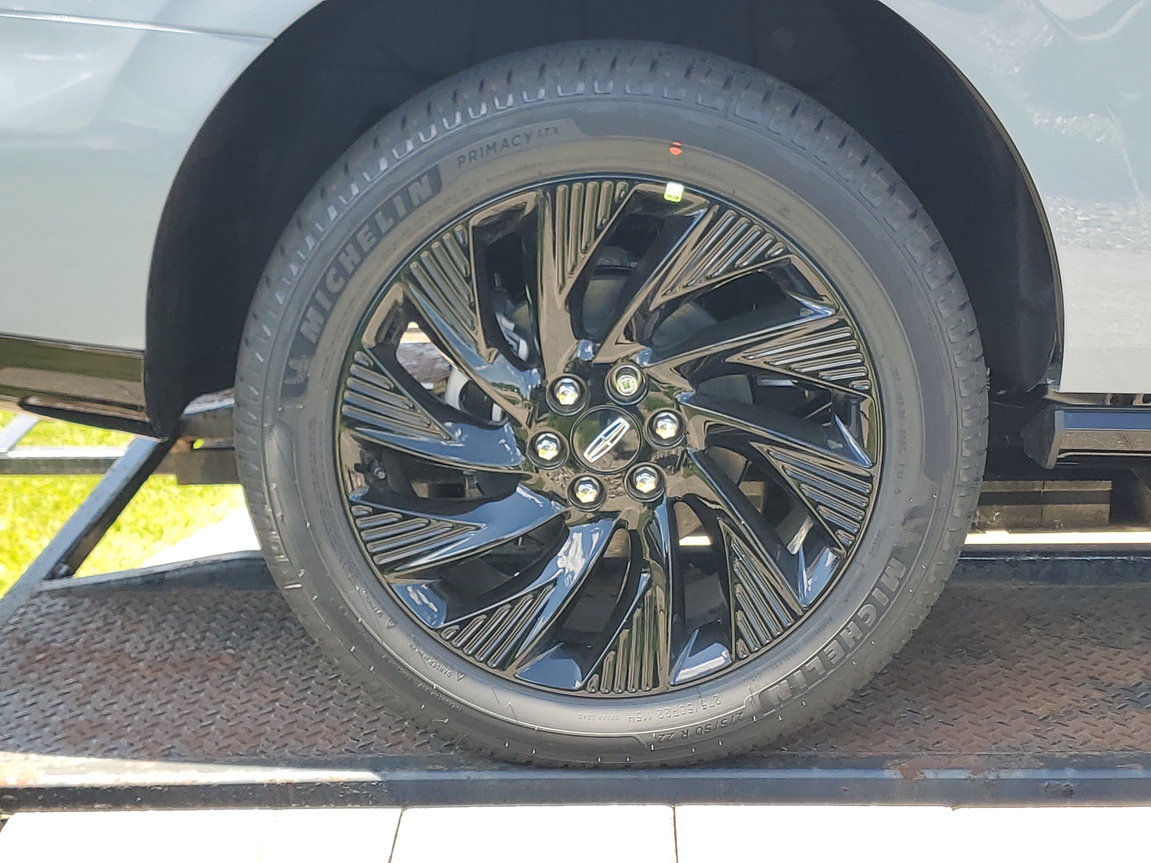 New 2026 Lincoln Navigator Reserve w/ Jet Appearance Package AWD/4WD image 5