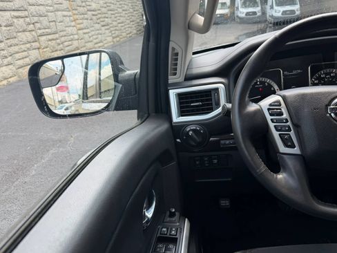 Used 2017 Nissan Titan SV AWD/4WD image 18