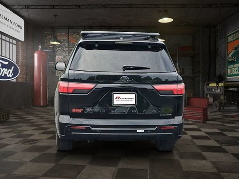 Used 2025 Toyota Sequoia Platinum AWD/4WD image 5