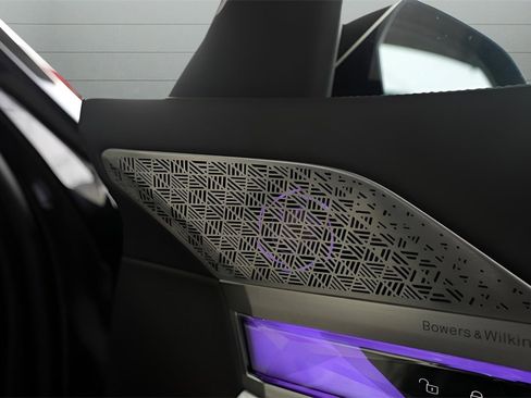 Used 2023 BMW 760i xDrive w/ Executive Package image 42