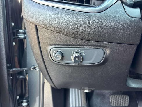Used 2018 Chevrolet Equinox LT AWD/4WD image 20