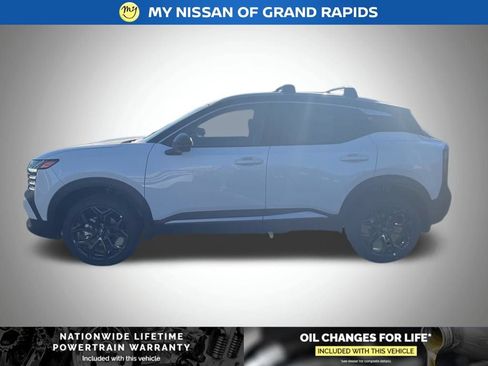 New 2026 Nissan Kicks SR AWD/4WD image 2