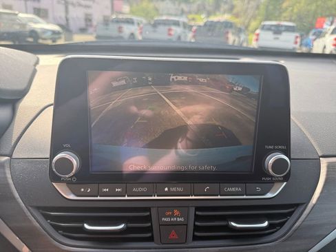 Used 2025 Nissan Altima 2.5 SV FWD image 18