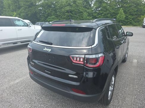 Used 2023 Jeep Compass Latitude w/ Sun and Sound Group AWD/4WD image 4
