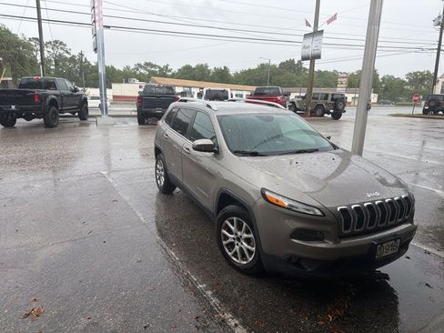 Certified 2018 Jeep Cherokee Latitude AWD/4WD image 3