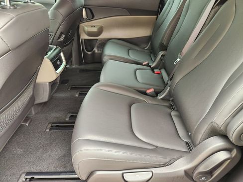 New 2026 Kia Carnival EX FWD image 21
