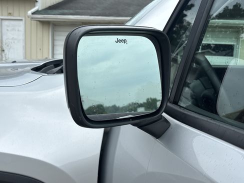 Used 2019 Jeep Renegade Sport w/ UConnect 7.0 Group AWD/4WD image 13