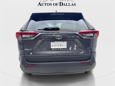 Used 2021 Toyota RAV4 LE FWD image 7