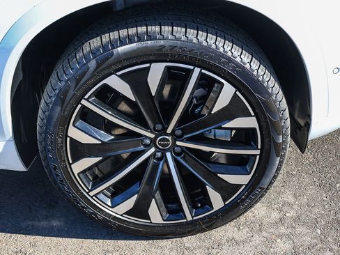 New 2026 Volvo XC90 T8 Plus w/ Protection Package Premier image 13