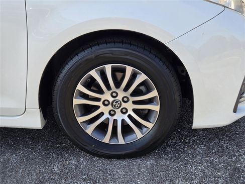 Used 2020 Toyota Sienna XLE FWD image 4