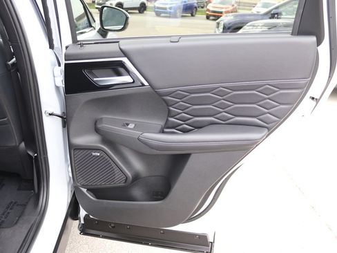 Used 2025 Mitsubishi Outlander SEL AWD/4WD image 17