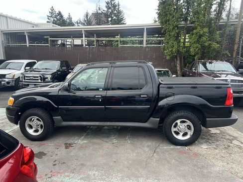 Used 2005 Ford Explorer Sport Trac 4x4 image 2